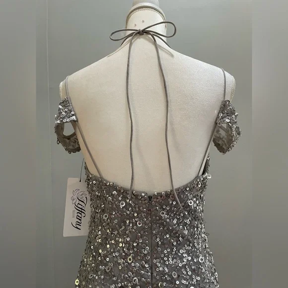 🌟Host Pick🌟Women’s Silver Tiffany Designs Sequined Gown